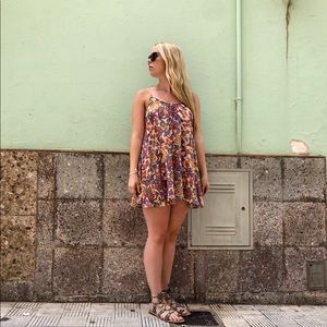 UO floral dress. Flowy w beautiful pattern. Size S